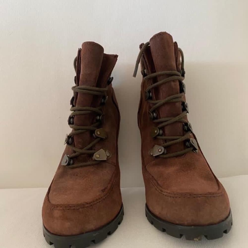 Suede boots